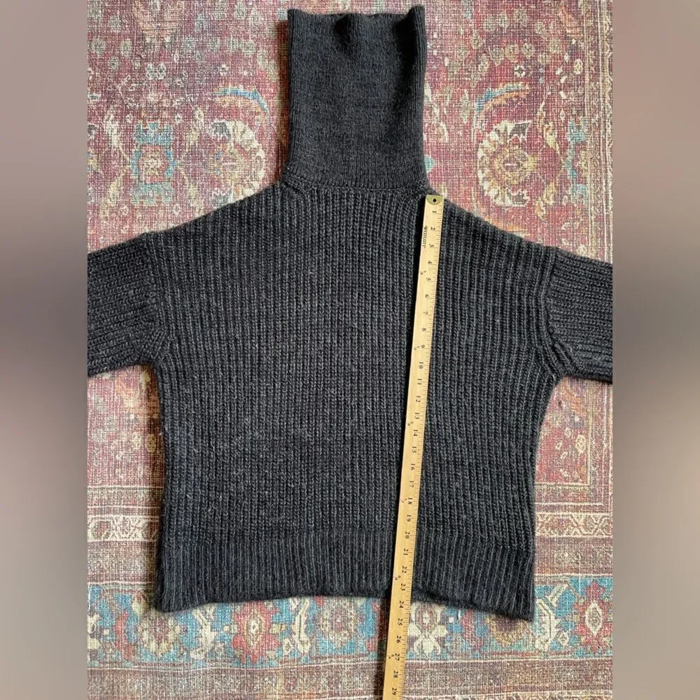 Women’s Small H&M Heavy Warm knit wool blend Black Turtleneck Sweater